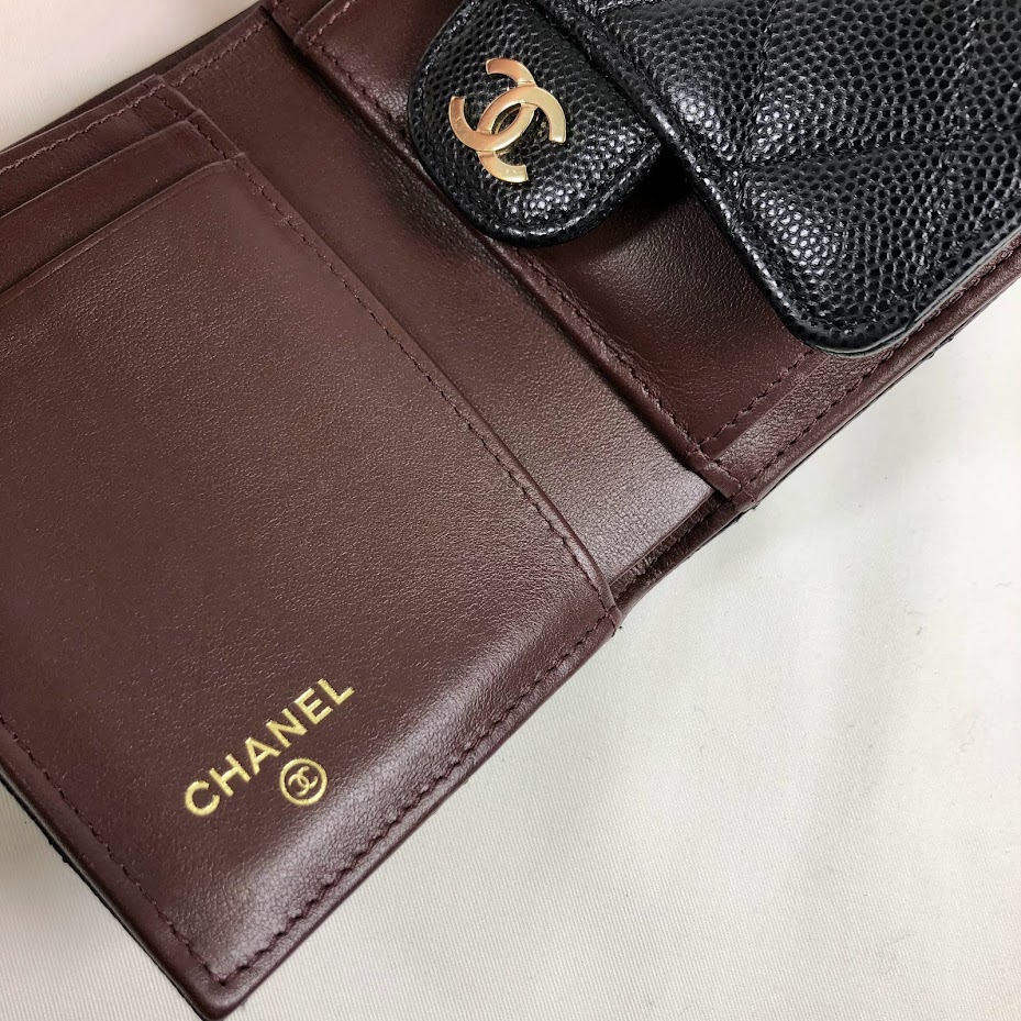 シャネル財布画像中身