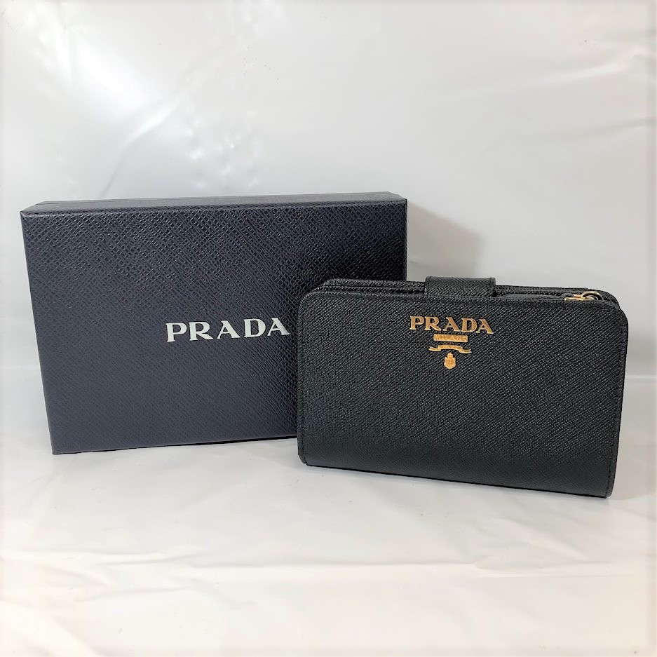 プラダ サフィアーノレザー財布