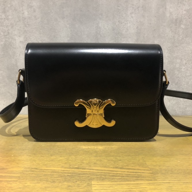セリーヌ ティーン トリオンフ バッグ 梅田本店 買取