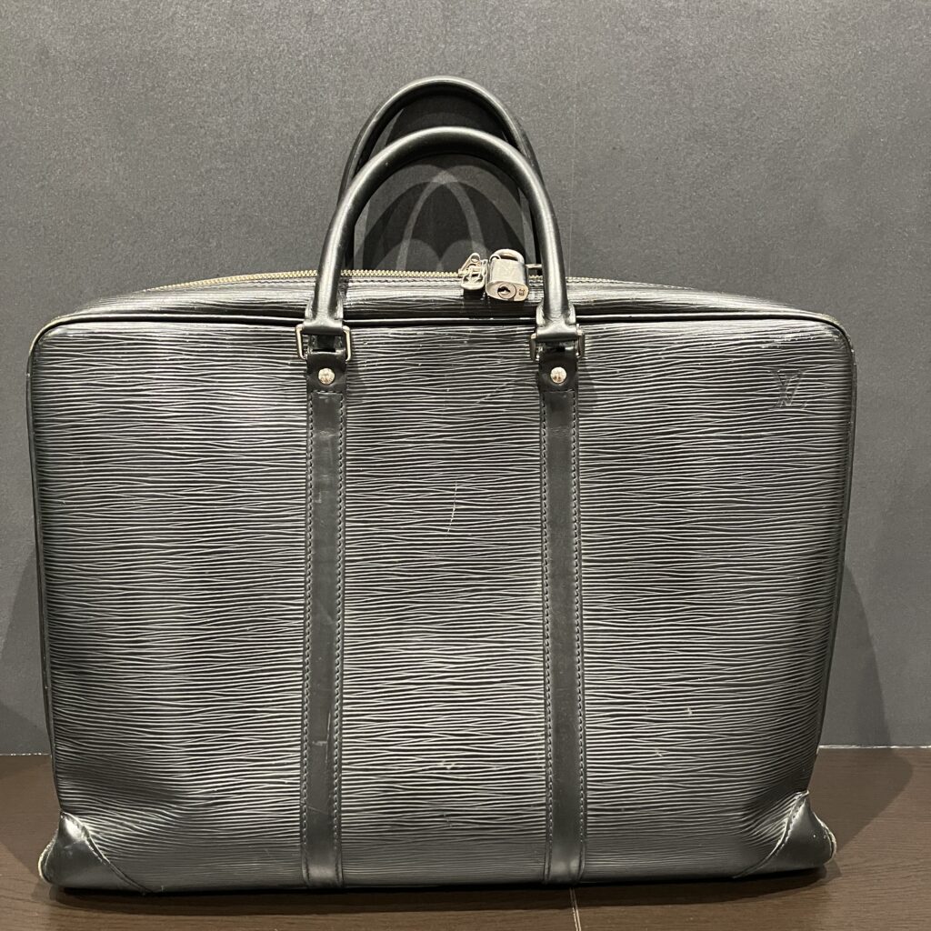 ×ヴィトン エピ ポルト ドキュマンヴォワヤージュ 買取18,000円