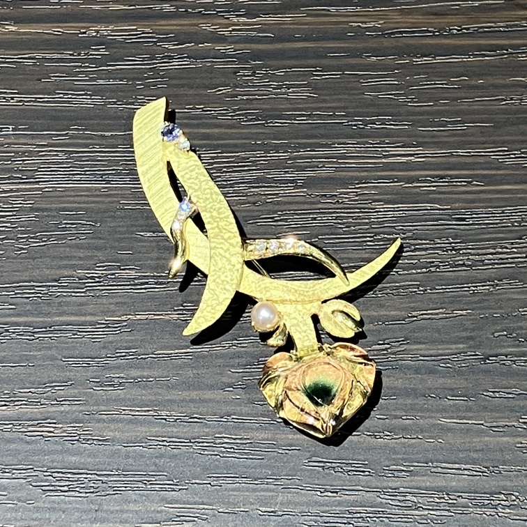六本松 ブローチ
