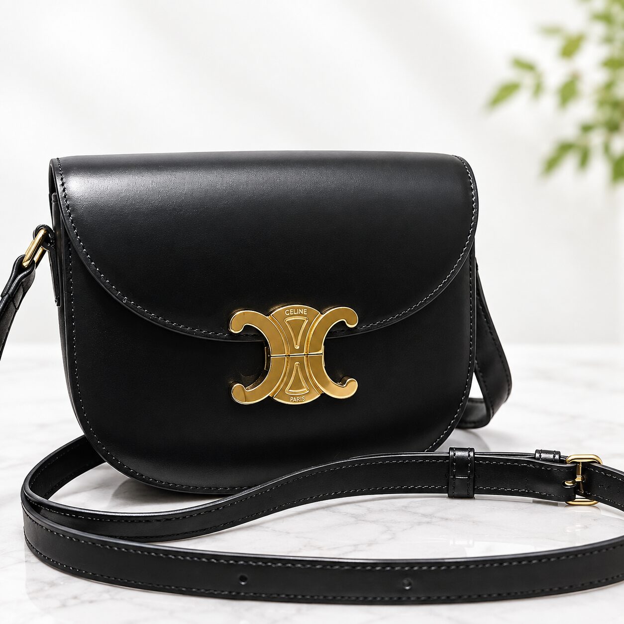 👜✨セリーヌ トリオンフ ティーン ブザス レザー ショルダーバッグ
