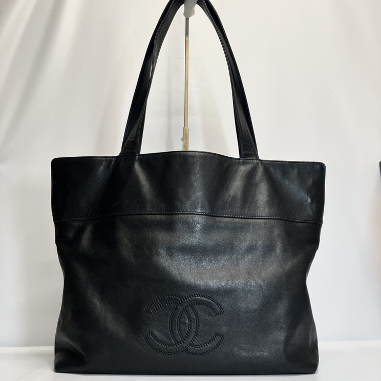 【正規品】シャネルCHANEL大ココマーク黒レザートートバッグ鑑定済! シャネルのブラックレザートートバッグをお買取り！さりげないココ