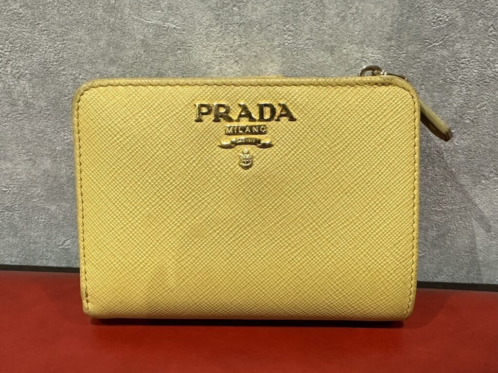 プラダ財布
